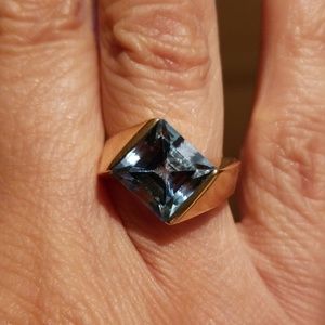 14kt gold Blue Topaz Ring